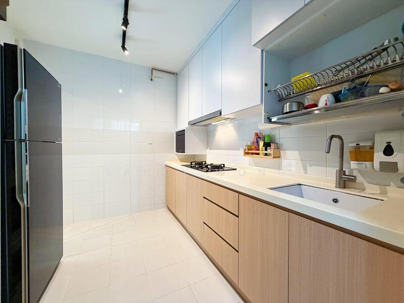 803B Keat Hong Close HDB Flat For Sale at S$ 600,000 | PropertyGuru Singapore - Kitchen