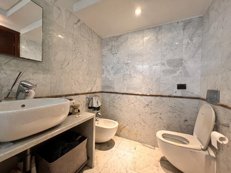 Hillcrest Arcadia Condominium For Sale at S$ 2,380,000 | PropertyGuru Singapore - Bathroom