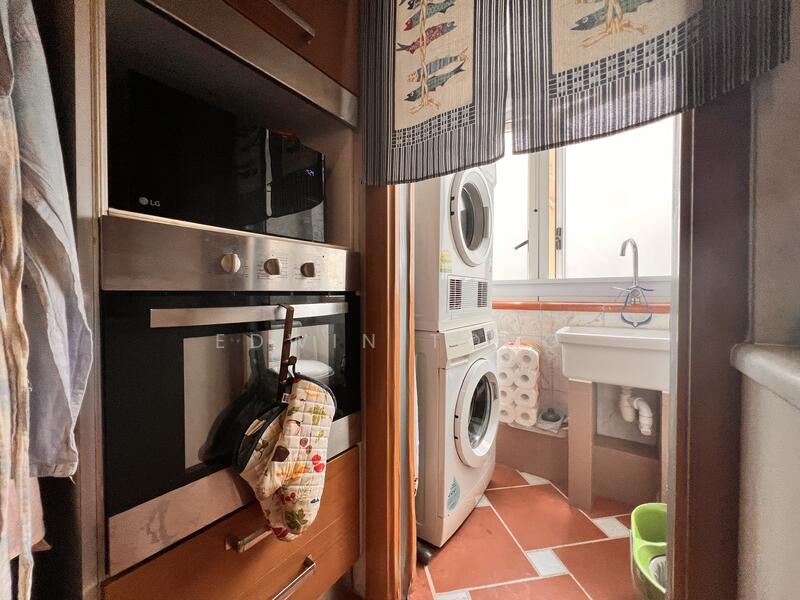 Hillcrest Arcadia Condominium For Sale at S$ 2,380,000 | PropertyGuru Singapore - Kitchen