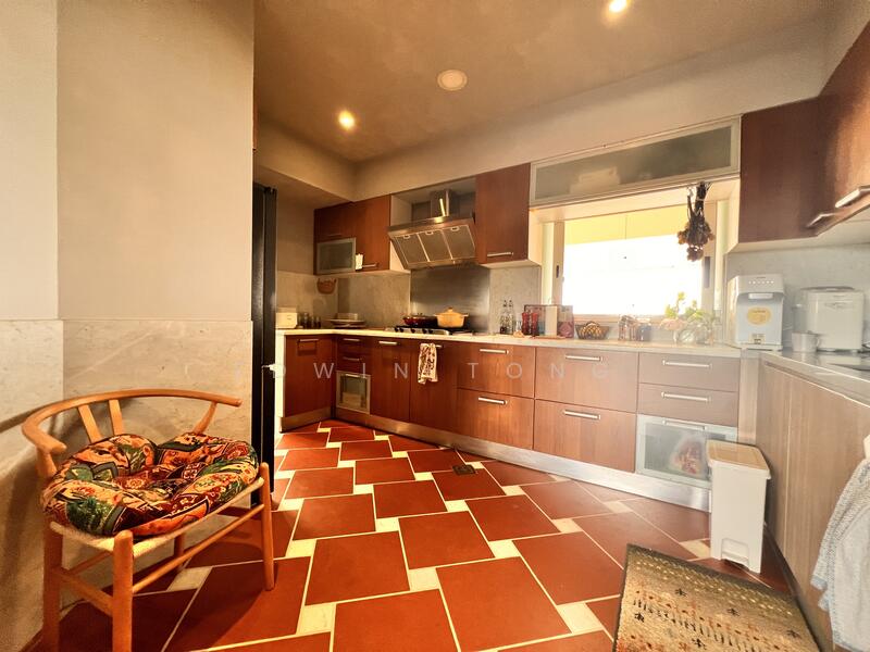 Hillcrest Arcadia Condominium For Sale at S$ 2,380,000 | PropertyGuru Singapore - Kitchen