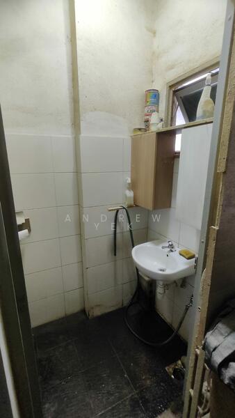 Synergy @ KB, 25 Kaki Bukit Road 4, 1,033 sqft, Factory / Workshop (B2) For Sale, by Andrew Yek, 500054551 - Bathroom - CommercialGuru.com.sg
