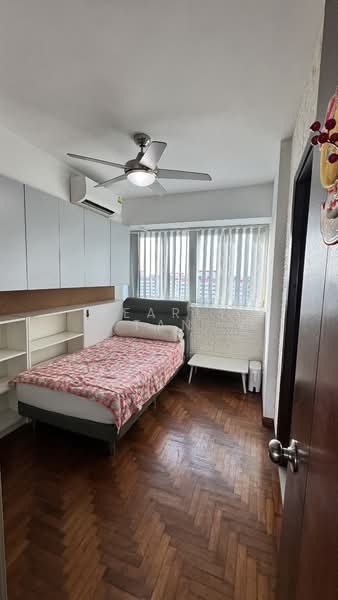 The Warren Apartment For Sale at S$ 1,680,000 | PropertyGuru Singapore - Bedroom