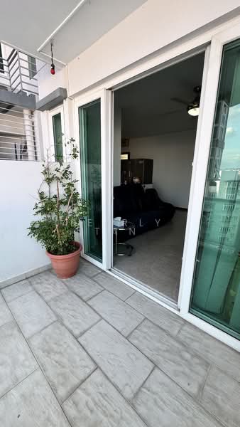 The Warren Apartment For Sale at S$ 1,680,000 | PropertyGuru Singapore - Living Room