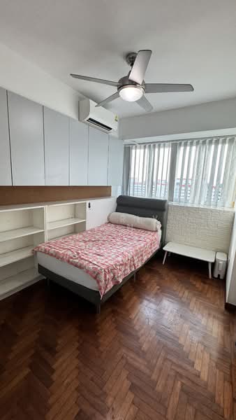 The Warren Apartment For Sale at S$ 1,680,000 | PropertyGuru Singapore - Bedroom