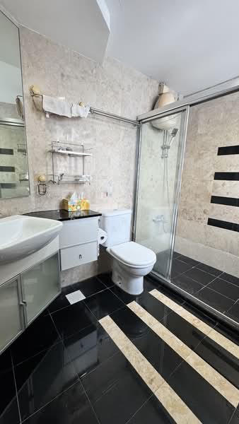 The Warren Apartment For Sale at S$ 1,680,000 | PropertyGuru Singapore - Bathroom