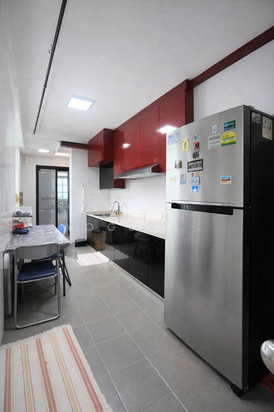 130B Canberra Crescent HDB Flat For Sale at S$ 450,000 | PropertyGuru Singapore - Kitchen