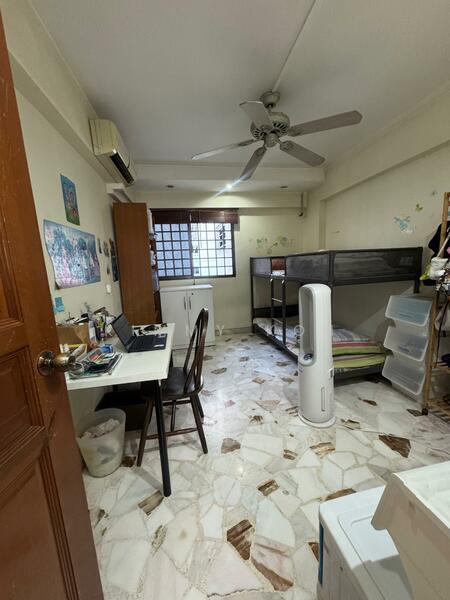 337 Bukit Batok Street 34 HDB Flat For Sale at S$ 506,000 | PropertyGuru Singapore - Bedroom