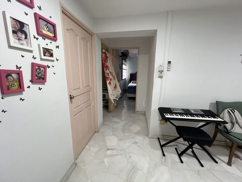 648D Jurong West Street 61 HDB Flat For Sale at S$ 680,000 | PropertyGuru Singapore - Corridor