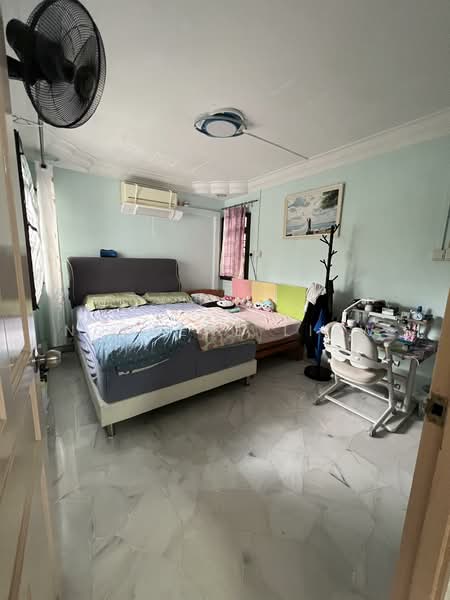 648D Jurong West Street 61 HDB Flat For Sale at S$ 680,000 | PropertyGuru Singapore - Bedroom