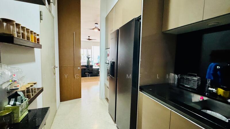 8 Rodyk Condominium For Sale at S$ 3,200,000 | PropertyGuru Singapore - Kitchen