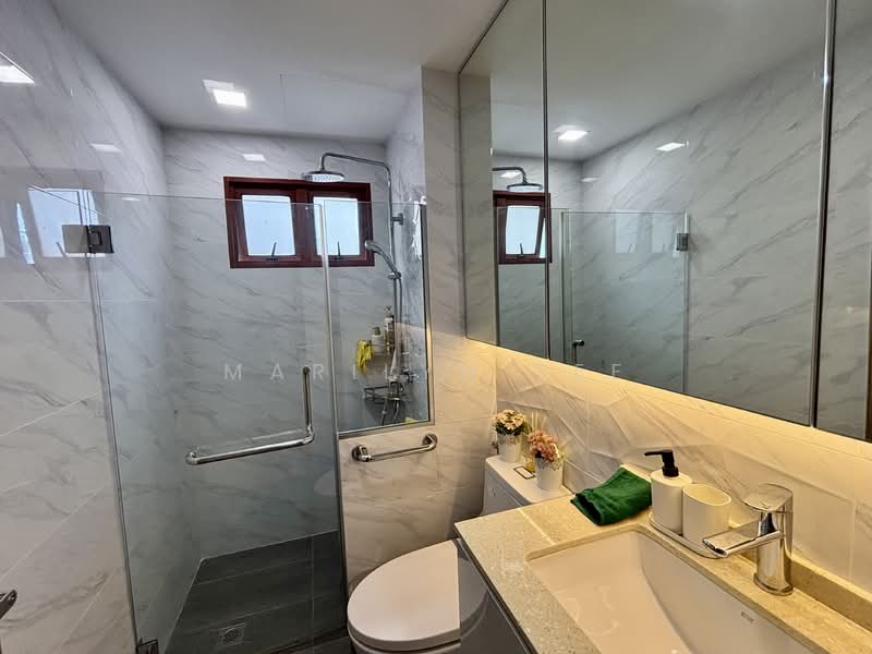 Casafina Condominium For Sale at S$ 1,400,000 | PropertyGuru Singapore - Common bathroom