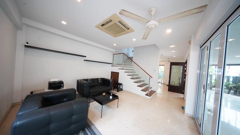 Siglap MRT Freehold Detached 5+1 bedrooms Detached House For Sale at S$ 6,480,000 | PropertyGuru Singapore - Living Room