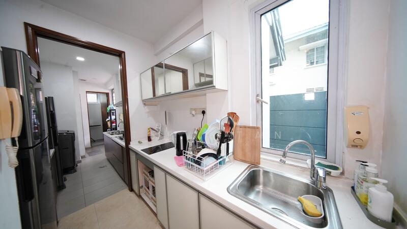 Siglap MRT Freehold Detached 5+1 bedrooms Detached House For Sale at S$ 6,480,000 | PropertyGuru Singapore - Kitchen