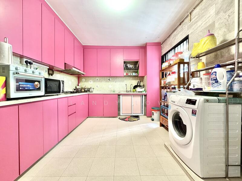 249 Choa Chu Kang Avenue 2 HDB Flat For Sale at S$ 720,000 | PropertyGuru Singapore - Kitchen