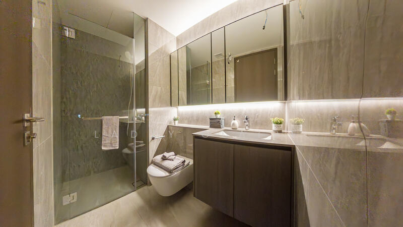 Piccadilly Grand Condominium For Sale at S$ 2,250,000 | PropertyGuru Singapore - Bathroom