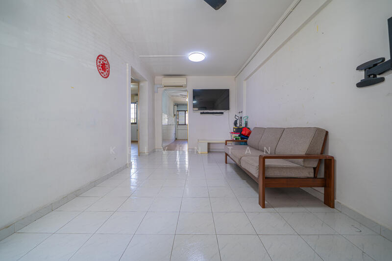 503 Ang Mo Kio Avenue 5 HDB Flat For Sale at S$ 450,000 | PropertyGuru Singapore - Living Room