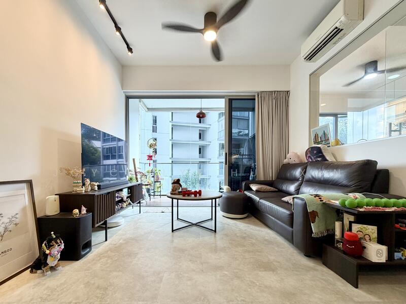 Hillsta Condominium For Sale at S$ 1,150,000 | PropertyGuru Singapore - Living Room