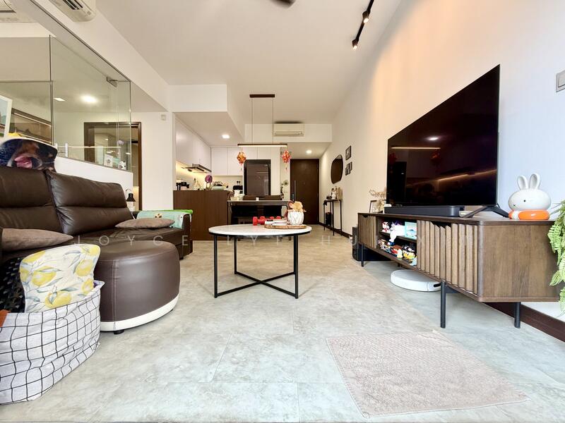 Hillsta Condominium For Sale at S$ 1,150,000 | PropertyGuru Singapore - Living Room