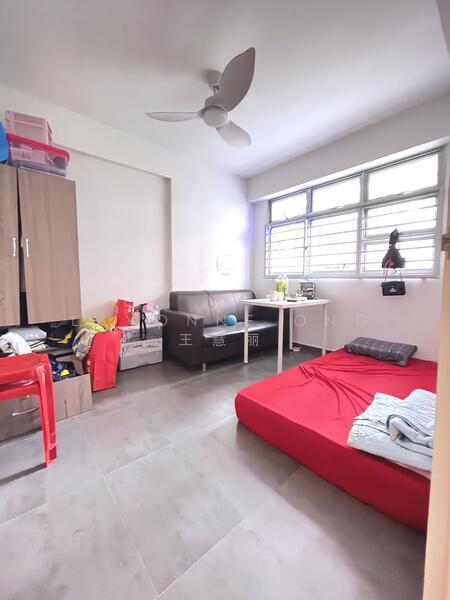 442A Bukit Batok West Avenue 8 HDB Flat For Sale at S$ 575,000 | PropertyGuru Singapore - Living Room
