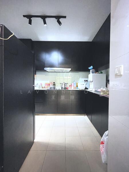 442A Bukit Batok West Avenue 8 HDB Flat For Sale at S$ 575,000 | PropertyGuru Singapore - Kitchen