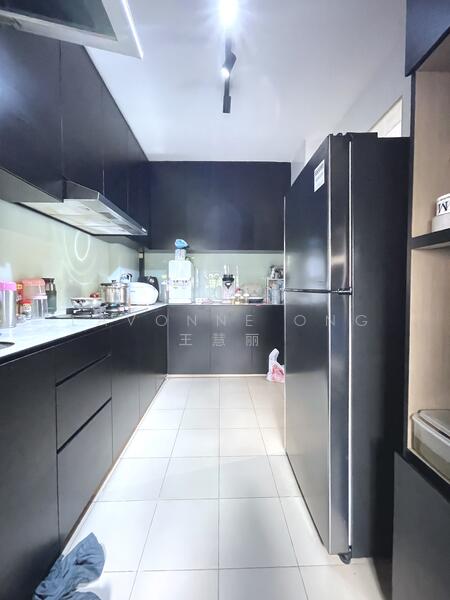 442A Bukit Batok West Avenue 8 HDB Flat For Sale at S$ 575,000 | PropertyGuru Singapore - Kitchen