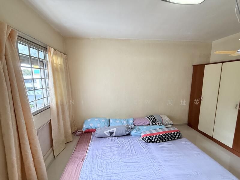 160 Woodlands Street 13 HDB Flat For Sale at S$ 460,000 | PropertyGuru Singapore - Bedroom