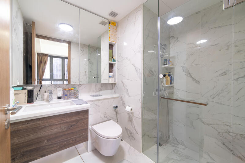 Parc Botannia Condominium For Sale at S$ 1,150,000 | PropertyGuru Singapore - Master Bathroom