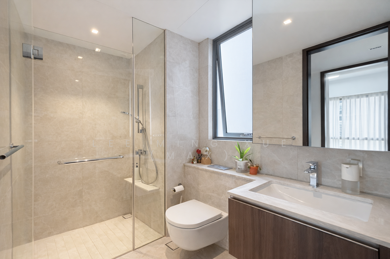 JadeScape Condominium For Sale at S$ 2,800,000 | PropertyGuru Singapore - Bathroom