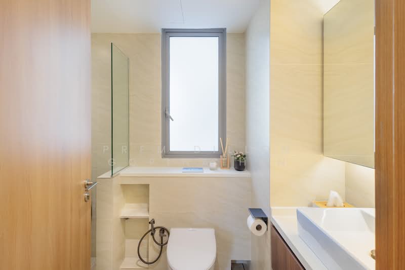 Seastrand Condominium For Sale at S$ 1,398,000 | PropertyGuru Singapore - Bathroom