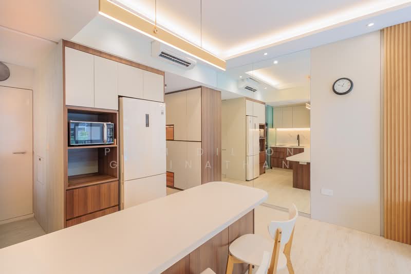 Seastrand Condominium For Sale at S$ 1,398,000 | PropertyGuru Singapore - Kitchen