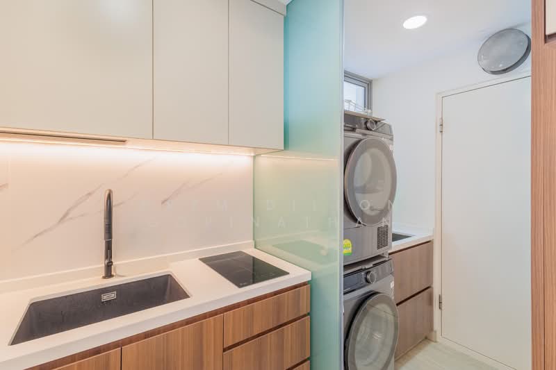 Seastrand Condominium For Sale at S$ 1,398,000 | PropertyGuru Singapore - Kitchen