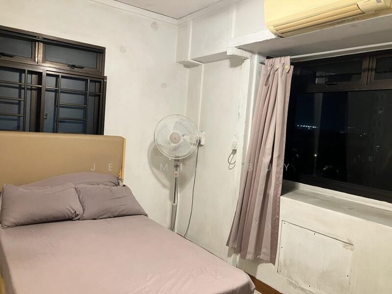 990C Jurong West Street 93 HDB Flat For Sale at S$ 355,000 | PropertyGuru Singapore - Bedroom