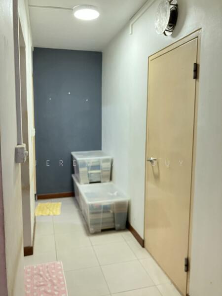 990C Jurong West Street 93 HDB Flat For Sale at S$ 355,000 | PropertyGuru Singapore - Corridor