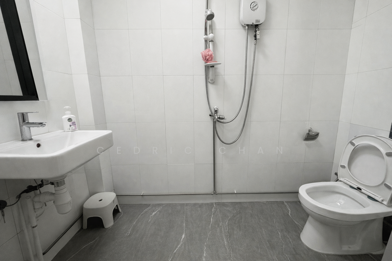 Hoa Nam Building, 27 Foch Road, 1 Bedroom, 450 sqft, Apartment For Rent, by Cedric Chan, 500054693 - Bathroom - PropertyGuru.com.sg