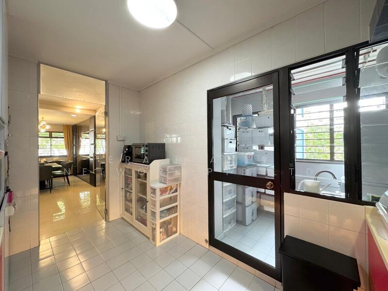 28 Cassia Crescent HDB Flat For Sale at S$ 1,190,000 | PropertyGuru Singapore - Kitchen