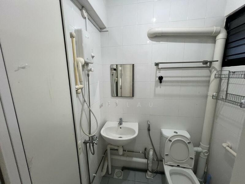 351 Clementi Avenue 2, 351 Clementi Avenue 2, 2 Bedrooms, 731 sqft, HDB Flat For Rent, by Ben Lau, 500054702 - Master Attached Bathroom - PropertyGuru.com.sg