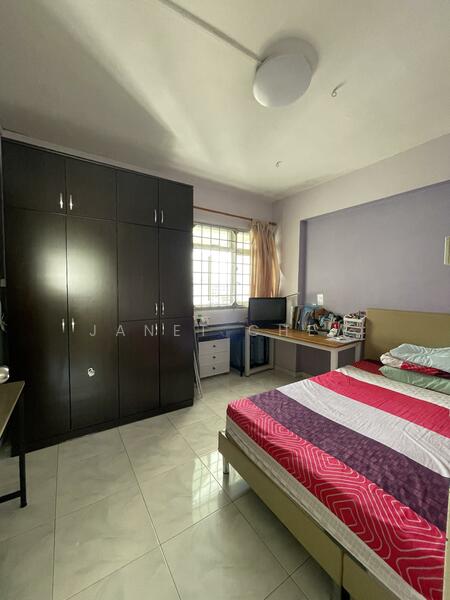 743 Woodlands Circle HDB Flat For Sale at S$ 499,996 | PropertyGuru Singapore - King size bed