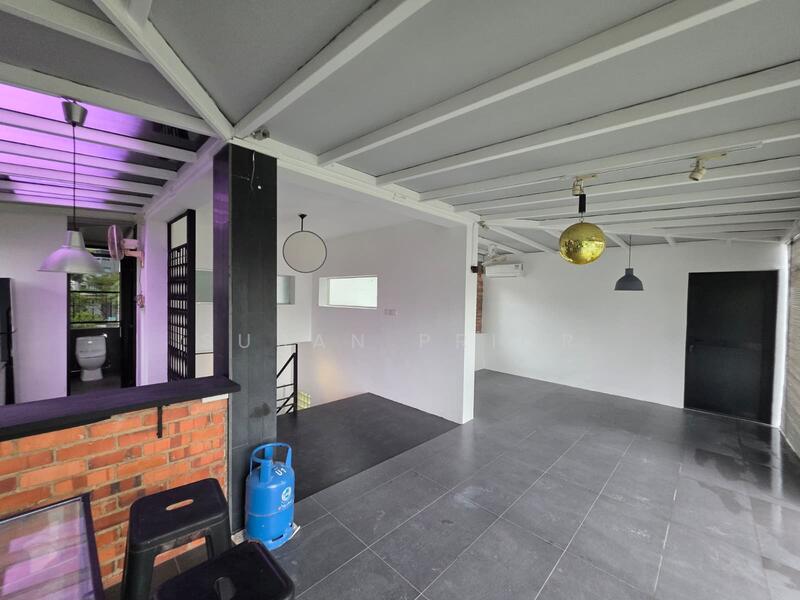 Breezy Old World Charm 3 Bed, Nearby Tiong Bahru Road Walkup Apartment, 3 Bedrooms, 3,200 sqft, Walk-up Apartment For Rent, by Susan Prior, 500054724 - PropertyGuru.com.sg