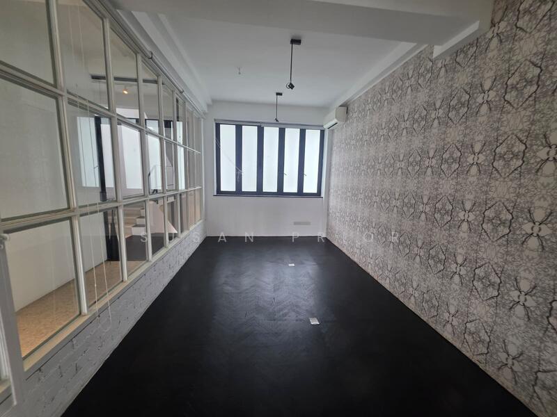 Breezy Old World Charm 3 Bed, Nearby Tiong Bahru Road Walkup Apartment, 3 Bedrooms, 3,200 sqft, Walk-up Apartment For Rent, by Susan Prior, 500054724 - PropertyGuru.com.sg