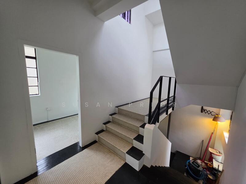 Breezy Old World Charm 3 Bed, Nearby Tiong Bahru Road Walkup Apartment, 3 Bedrooms, 3,200 sqft, Walk-up Apartment For Rent, by Susan Prior, 500054724 - PropertyGuru.com.sg