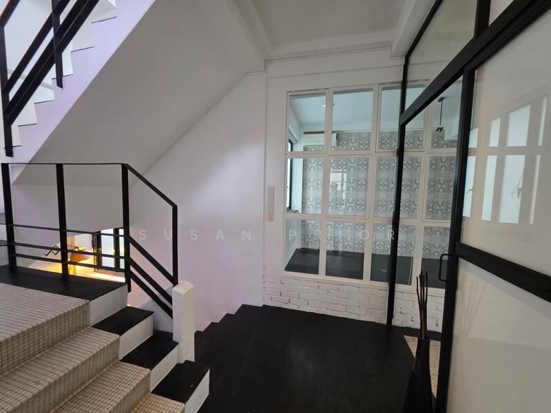 Breezy Old World Charm 3 Bed, Nearby Tiong Bahru Road Walkup Apartment, 3 Bedrooms, 3,200 sqft, Walk-up Apartment For Rent, by Susan Prior, 500054724 - PropertyGuru.com.sg