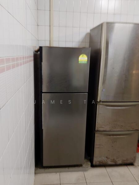 976 Jurong West Street 93 HDB Flat For Sale at S$ 650,000 | PropertyGuru Singapore - Kitchen