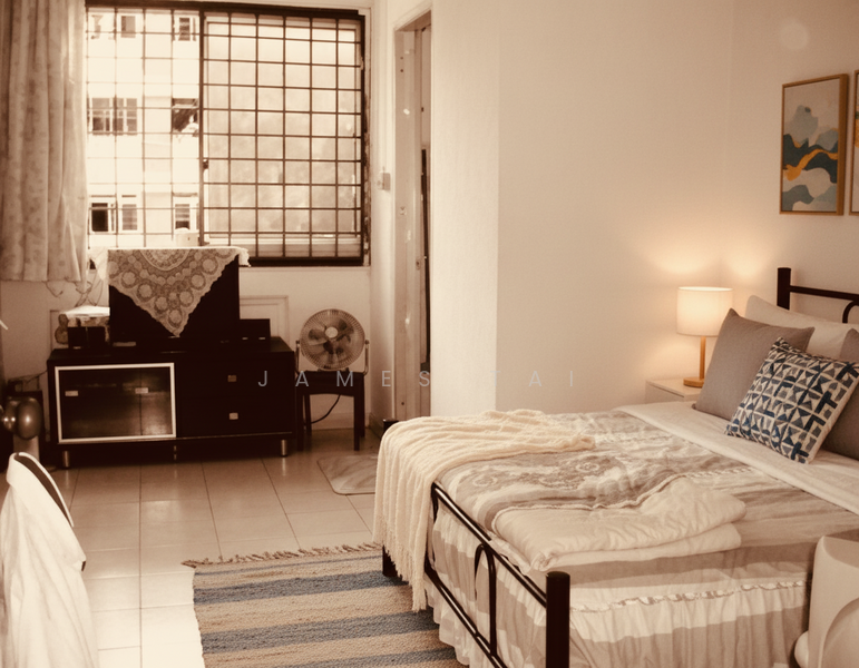 976 Jurong West Street 93 HDB Flat For Sale at S$ 650,000 | PropertyGuru Singapore - Bedroom