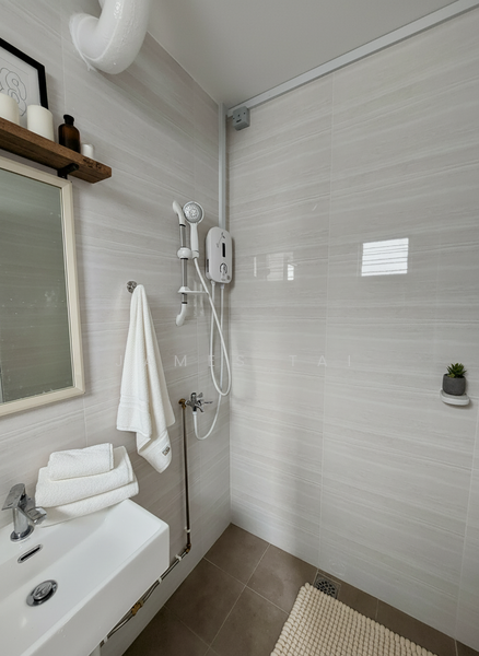 976 Jurong West Street 93 HDB Flat For Sale at S$ 650,000 | PropertyGuru Singapore - Bathroom