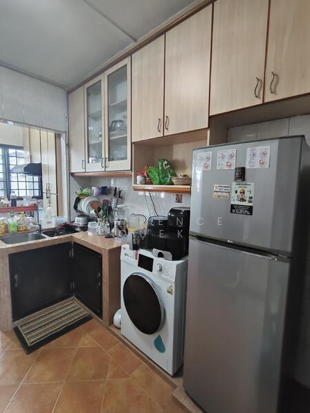 241 Compassvale Walk HDB Flat For Sale at S$ 668,000 | PropertyGuru Singapore - Kitchen