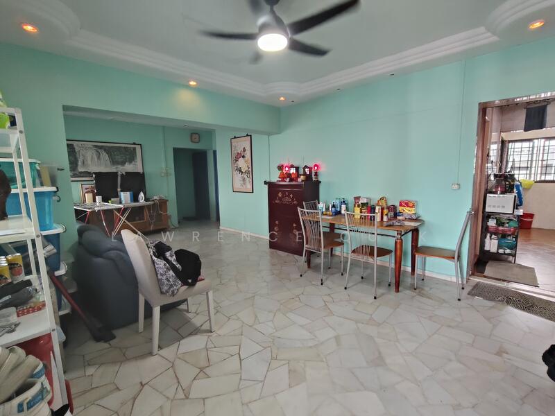 241 Compassvale Walk HDB Flat For Sale at S$ 668,000 | PropertyGuru Singapore - Living Room