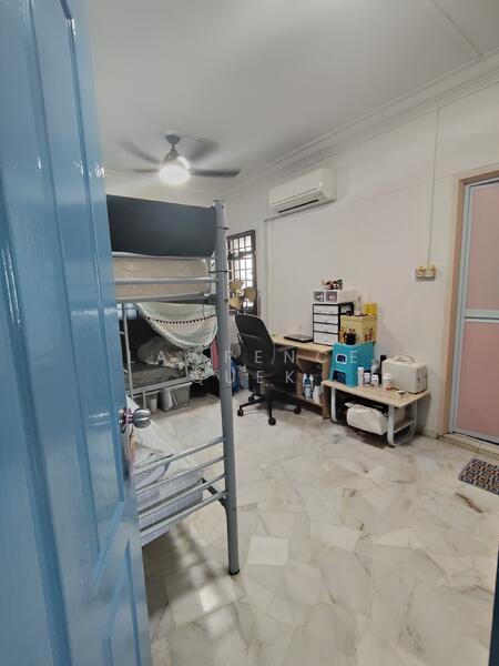 241 Compassvale Walk HDB Flat For Sale at S$ 668,000 | PropertyGuru Singapore - Bedroom