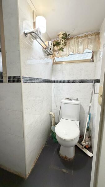 30 New Upper Changi Road HDB Flat For Sale at S$ 385,000 | PropertyGuru Singapore - Bathroom