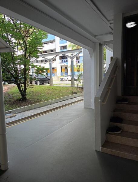 237 Bukit Batok East Avenue 5 HDB Flat For Sale at S$ 428,000 | PropertyGuru Singapore - Entrance