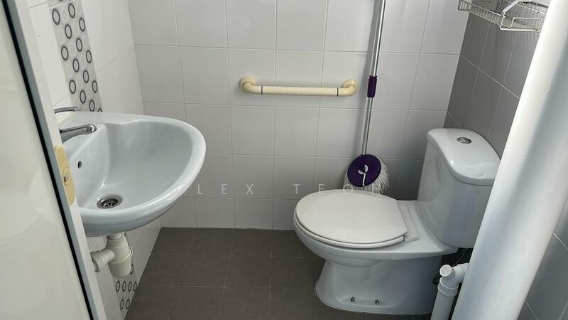 729 Clementi West Street 2, 729 Clementi West Street 2, Room Rental, 100 sqft, HDB Flat For Rent, by Alex Teoh, 500054767 - Bathroom - PropertyGuru.com.sg